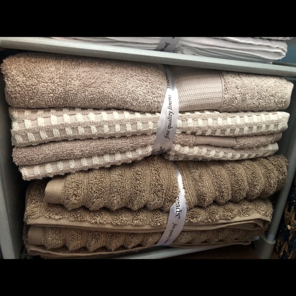 Modern Threads beige towel set luxe NWT - Picture 2 of 2